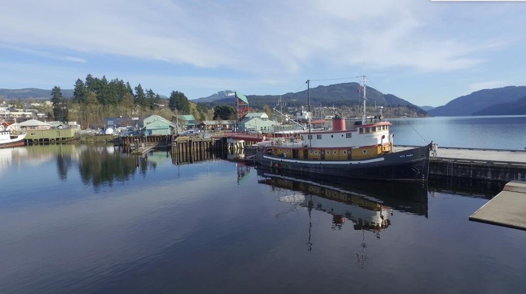 Swept Away Inn Port Alberni Exterior photo