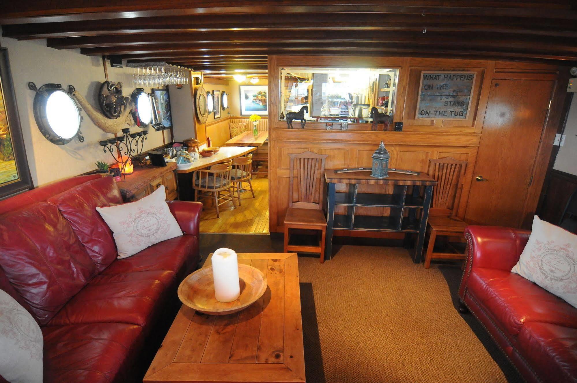 Swept Away Inn Port Alberni Exterior photo