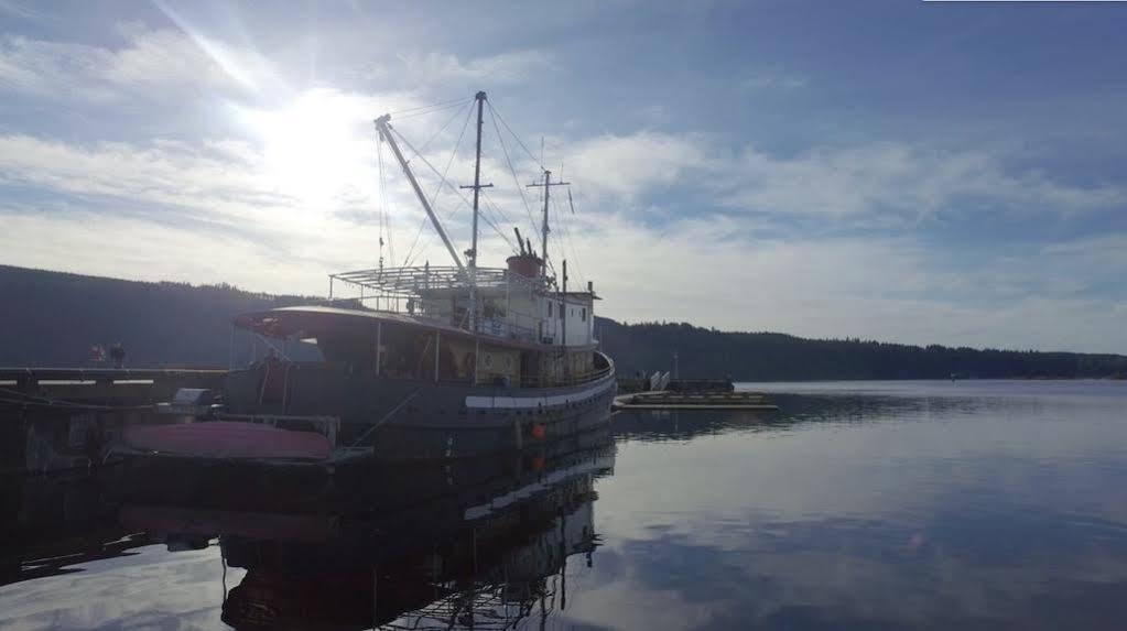 Swept Away Inn Port Alberni Exterior photo